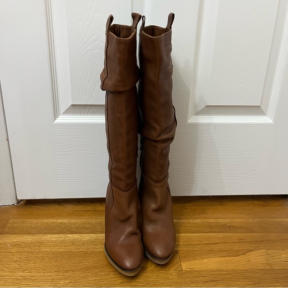 Brown heeled boots by EXE are in excellent condition. Size 6 1/2 - Picture 7 of 9